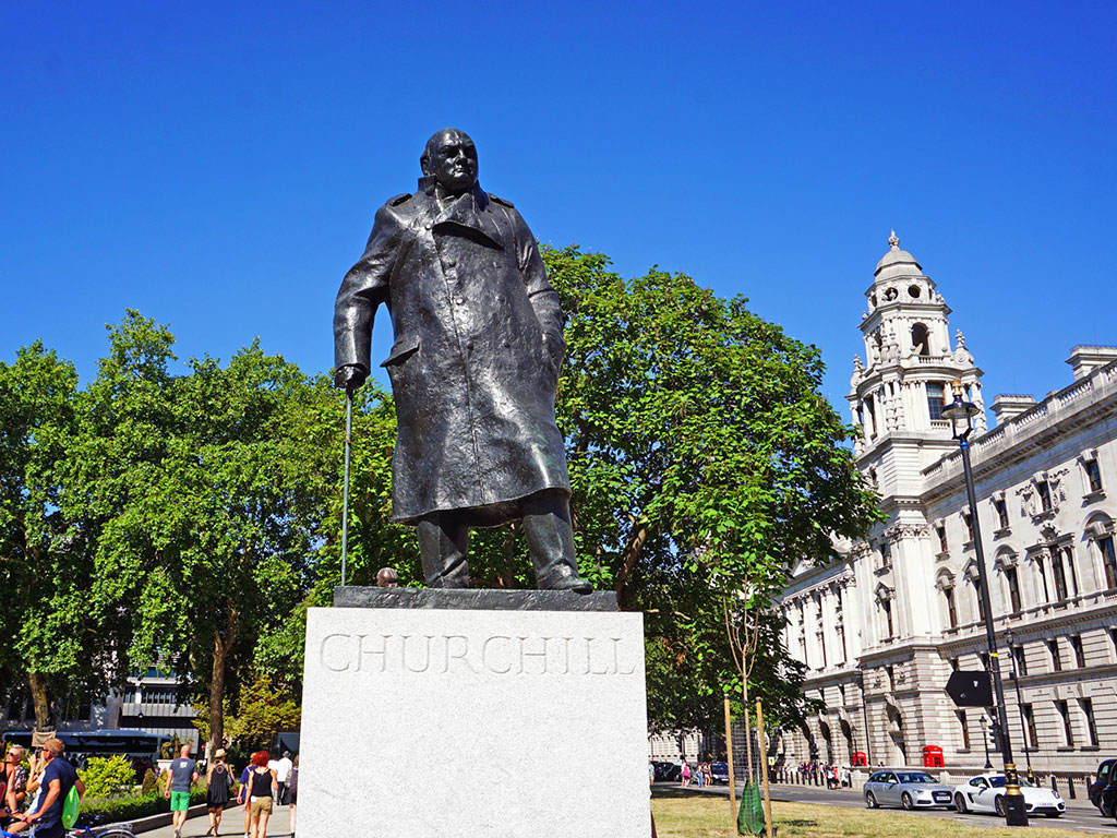 Inglaterra - Londres (estátua de Churchill)